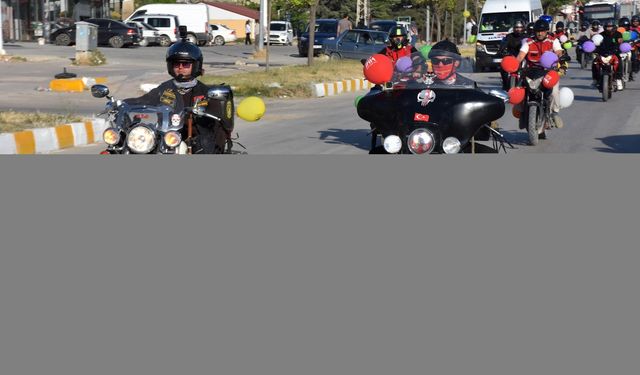 Van'da lösemi tedavisi gören çocuklar için gökyüzüne balonlar bırakıldı