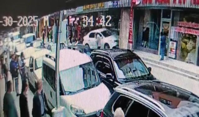 Alkollü sürücü şehri birbirine kattı, 2 çocuk otomobilin altında kalmaktan son anda kurtuldu