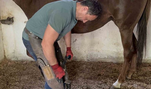 Nalbantlık yok olmasın diye direniyor