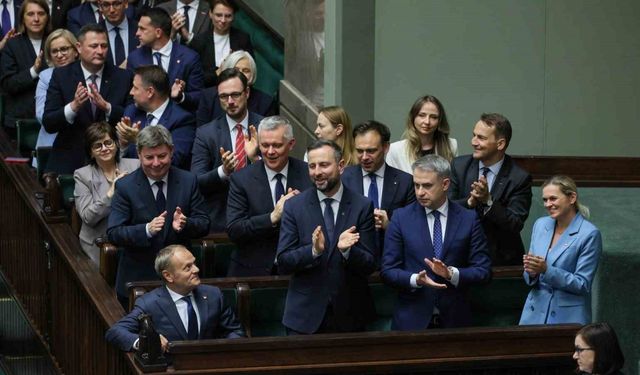 Polonya’da Tusk hükümeti güvenoyu aldı