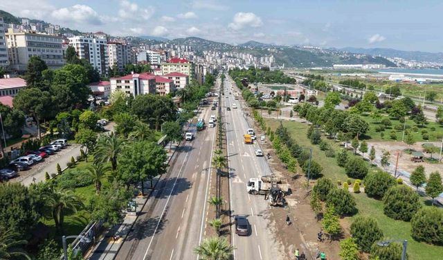 Trabzon’da devlet eski sahil yolu büyük ölçüde sel suları ve çamurdan temizlendi