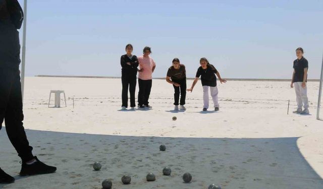 Tuz Gölü’nde öğrencilerin bocce heyecanı