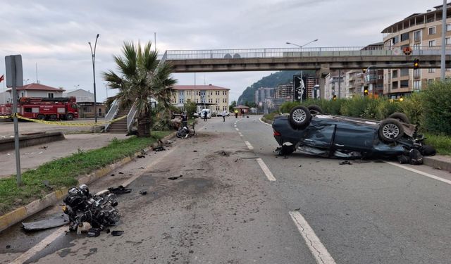 Artvin'de otomobil ile motosikletin çarpıştığı kazada 2 kişi öldü
