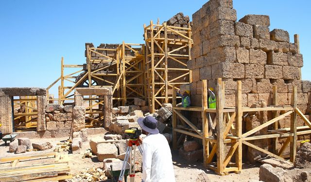 Diyarbakır'da 3 bin yıllık Zerzevan Kalesi'nin restorasyonuna başlandı
