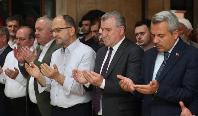 Gençlik ve Spor Bakanı Bak, Rize'de cenaze törenine katıldı