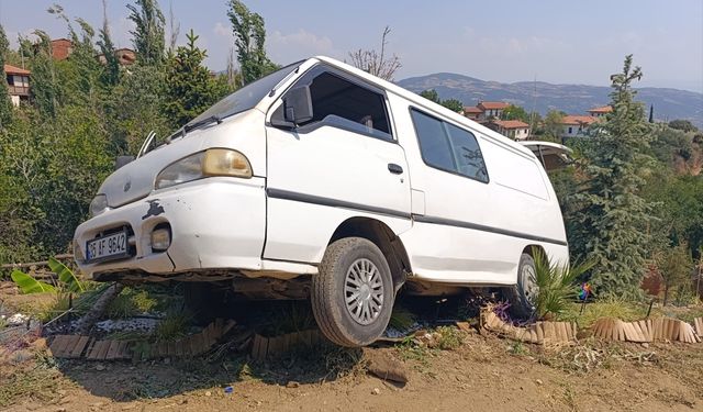 İzmir'de freni boşalan panelvanın altında kalan işçi hayatını kaybetti