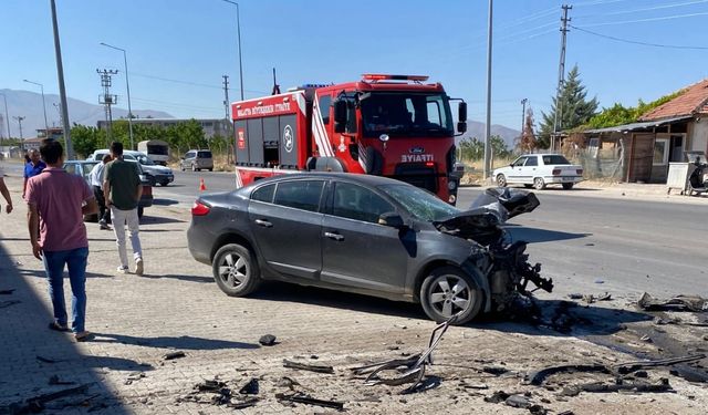 Malatya'da iki otomobilin çarpıştığı kazada 1 kişi öldü, 1 kişi yaralandı