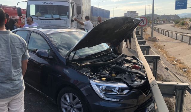 Sakarya'nın Geyve Belediye Başkanı Yıldız ile beraberindeki 3 kişi Bilecik'teki trafik kazasında yaralandı