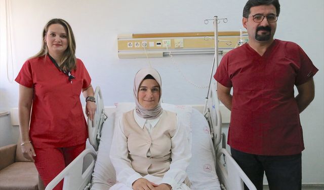 Yanlış yerdeki paratiroit ve boynundaki kanserli tiroit bezlerinden 6 saatlik operasyonla kurtuldu