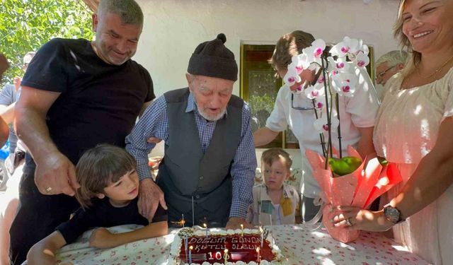 100 yaşına basan Recep Ercan’a anlamlı kutlama