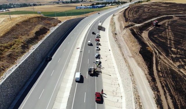 Anız dumanı zincirleme kazaya neden oldu: 7 araç birbirine girdi