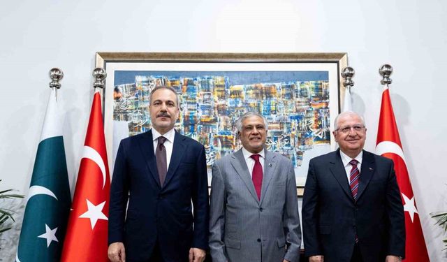 Bakan Fidan, Pakistanlı mevkidaşı Dar ile görüştü