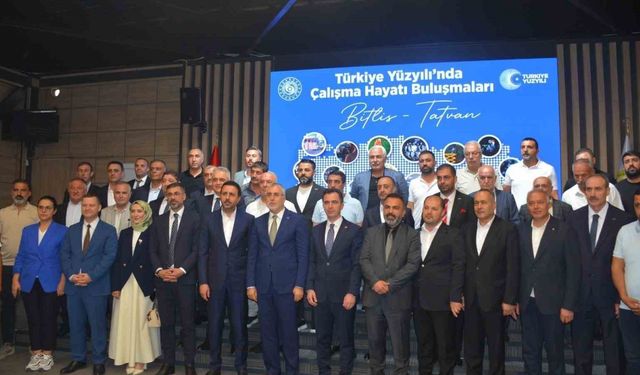 Bakan Işıkhan: "Bugün geleceğe umutla yürüyoruz"