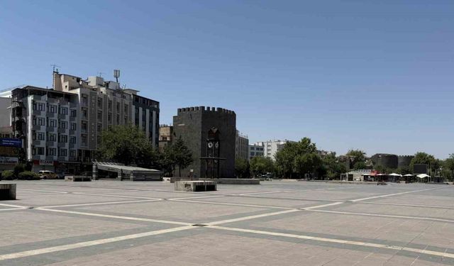 Diyarbakır’da kavurucu sıcaklar tarihi mekanları boşalttı