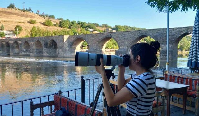 Doğa sanatçısı Taş, Hevsel Bahçelerini objektifine taşımaya devam ediyor