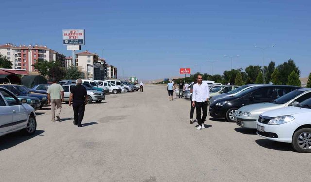 Elazığ ikinci el oto pazarında araç çok, alıcı yok