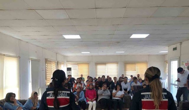 Jandarmadan kadınlara KADES eğitimi