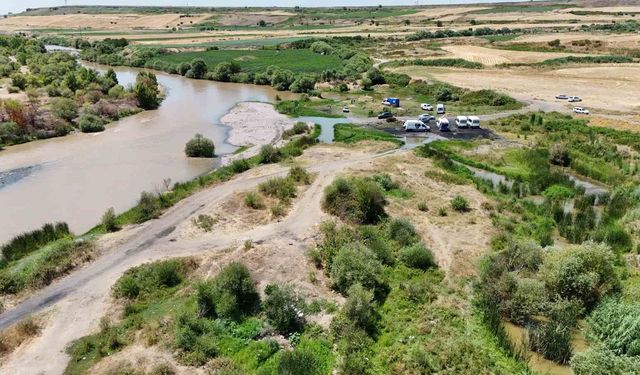 Kardeşini ve yakınını kurtarmak isterken Dicle Nehri’nde kaybolan genci arama çalışmaları havadan görüntülendi