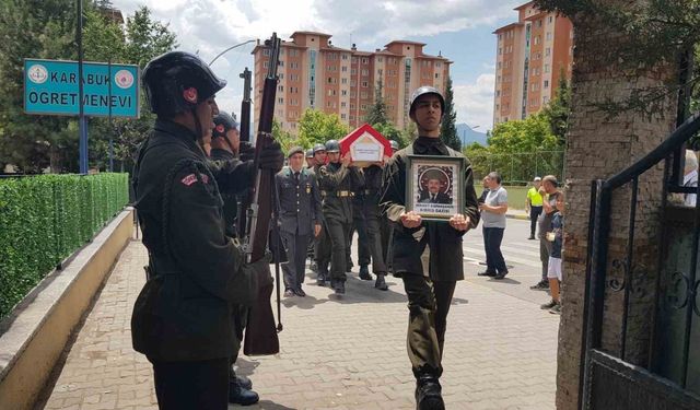 Kıbrıs gazisi toprağa verildi