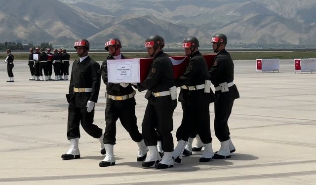 Pençe-Kilit bölgesinde şehit olan askerler için Yüksekova’da uğurlama töreni düzenlendi