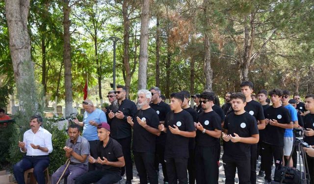 Şehit Ömer Halisdemir kabri başında anıldı