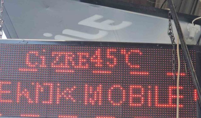 Şırnak’ta aynı anda iki mevsim yaşandı: Bir yanda kavurucu sıcak, diğer yanda yağmurun getirdiği serinlik