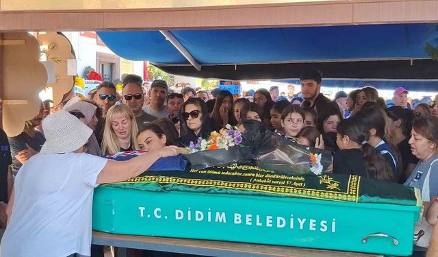 Trafik kazasında hayatını kaybeden 14 yaşındaki Derin, son yolculuğuna uğurlandı