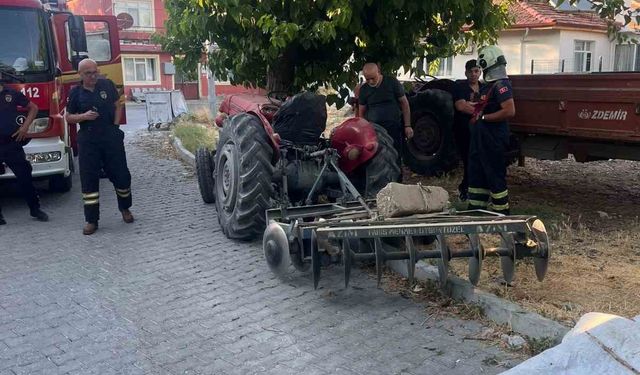Traktör ağaca çarptı, sürücü hayatını kaybetti