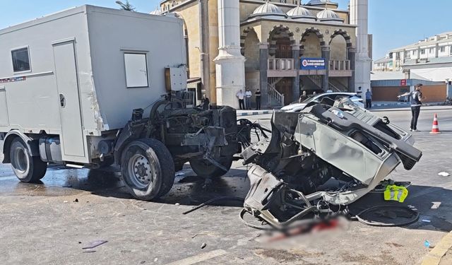 Aksaray'da tır ile karavanın çarpıştığı kazada 3 kişi yaralandı