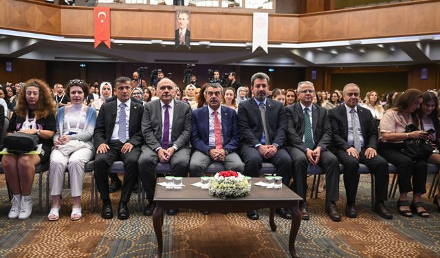 Bakan Tekin, 'İngilizce Dersi Öğretim Programı Eğitici Eğitimi' programında konuştu: