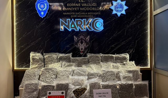 Edirne'de bir otomobilde 26 kilo 200 gram sentetik uyuşturucu ele geçirildi