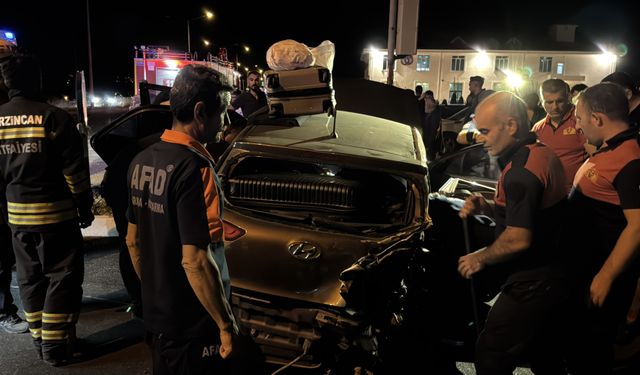 Erzincan'da 3 aracın karıştığı zincirleme kazada 1'i ağır 5 kişi yaralandı