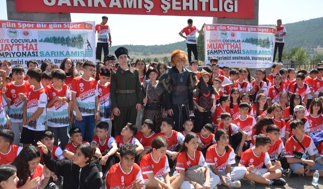 Muaythai sporcuları, Sarıkamış şehitlerine saygı yürüyüşü yaptı