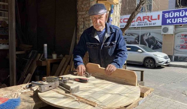 75 yaşındaki marangoz ustası Şentürk: "Eti senin kemiği benim dönemi bitti"