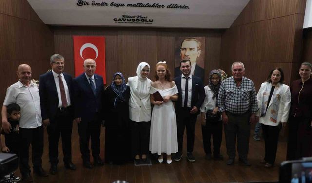 Bakan Göktaş, Aile ve Gençlik Fonu kullanan çiftin mutluluğuna ortak oldu