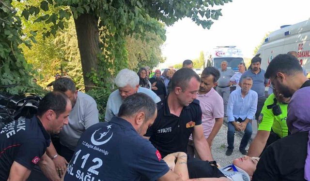 Burdur’da traktör otomobille çarpıştı: 4 yaralı