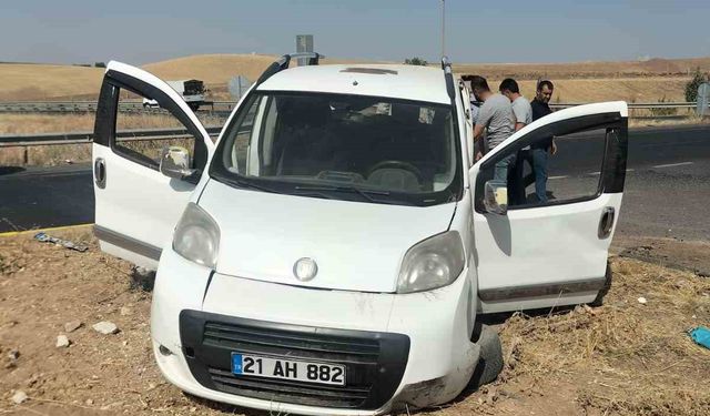 Diyarbakır’da hafif ticari ile otomobil çarpıştı: 5 yaralı