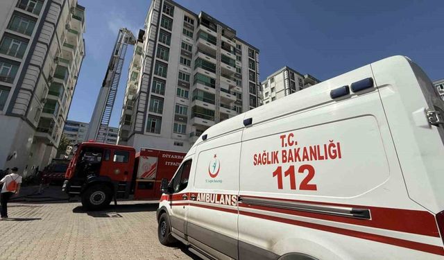 Diyarbakır’daki yangın söndürüldü, 3 itfaiye eri dumandan etkilendi