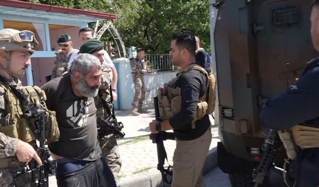 Erzincan’da 1 kişiyi öldürüp 1 kişiyi yaralayan şahıs özel harekât operasyonuyla evde yakalandı