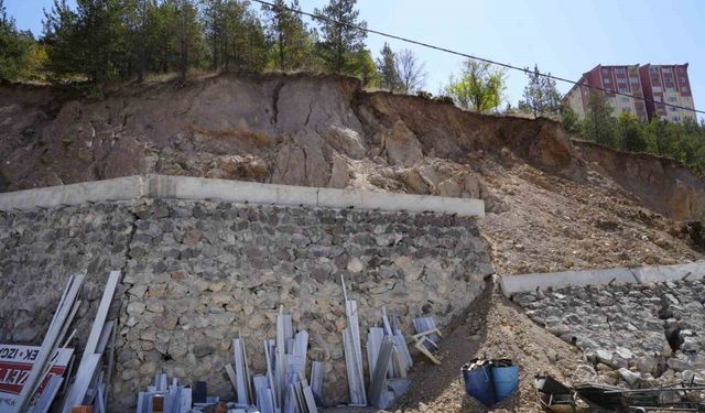 Gümüşhane’de sanayi sitesinde heyelan riski nedeniyle 25 iş yeri boşaltıldı