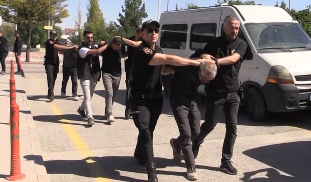 Konya’da baba ve oğlunu öldüren cinayet zanlısı adliyeye sevk edildi