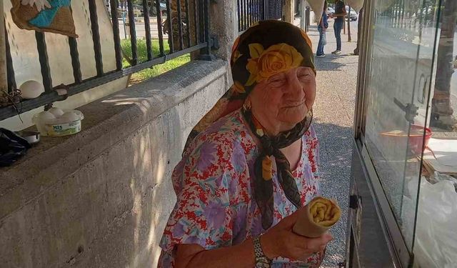 Mensure Teyze’nin çalışma azmi görenleri şaşırtıyor