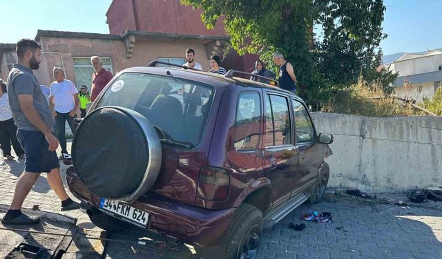 Otomobilin freni boşaldı, iki araca çarptı; 4 yaralı