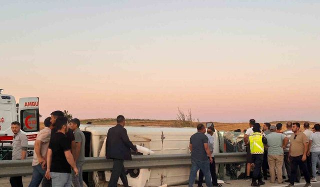 Otomobille midibüsün çarpıştığı kazada 10 kişi yaralandı