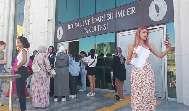 Yalova’da trafik kazası nedeniyle onlarca öğrenci AÖF sınavına geç kaldı