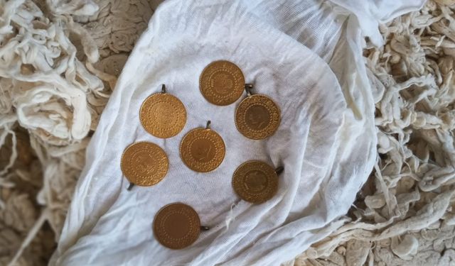 Yenilenmesi için getirilen yün yastıktan 7 Cumhuriyet altını çıktı