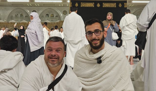 Adana'da görevli imam, Down sendromlu Yavuz'un umre hayalini gerçeğe dönüştürdü