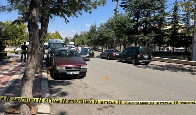 Afyonkarahisar'da bir kişi, boşanma aşamasındaki eşi ile kayınvalidesi ve baldızını silahla yaraladı