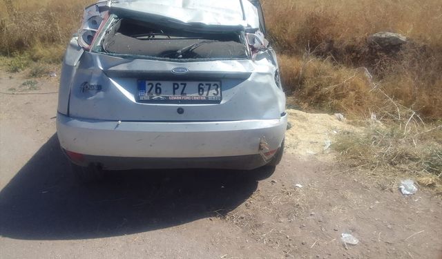 Afyonkarahisar'da devrilen otomobildeki 4 kişi yaralandı