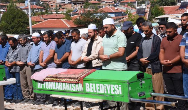 Afyonkarahisar'da tabancayla öldürülen iki kadının cenazesi defnedildi